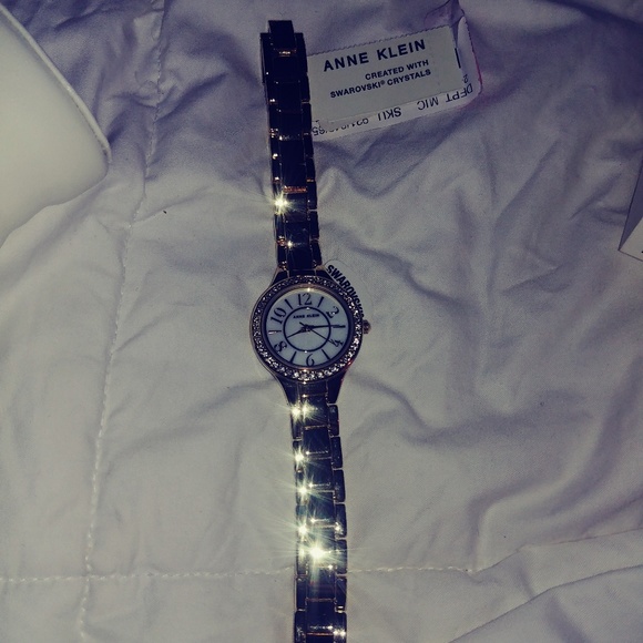 Anne Klein - Picture 2 of 3